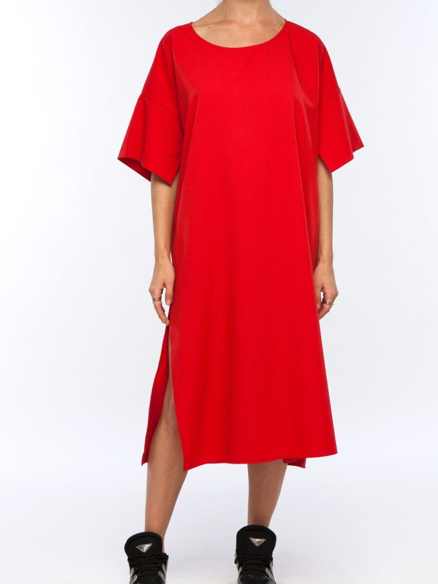 Красное свободное платье