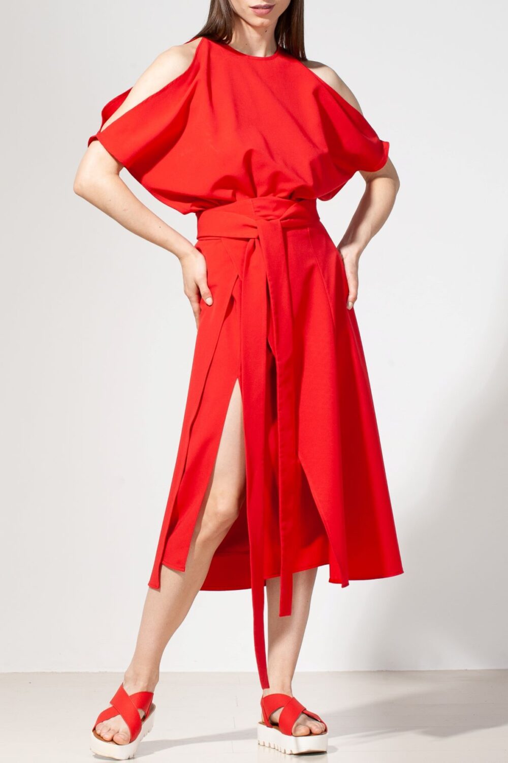 Красное платье в греческом стиле