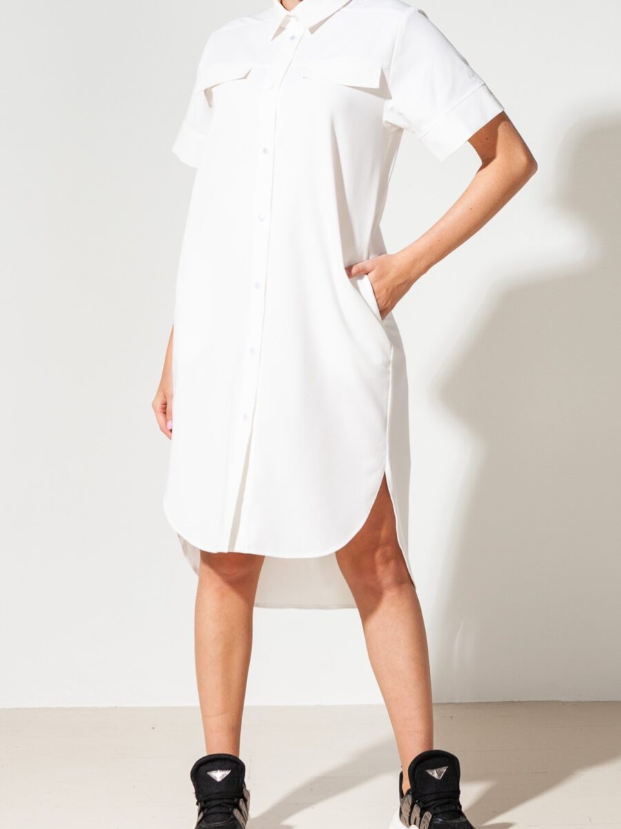 Белое платье с коротким рукавом